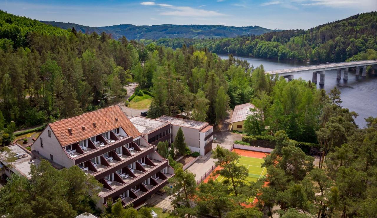 Hotel Hladina - výborné pro firemní akce Nebrich Esterno foto