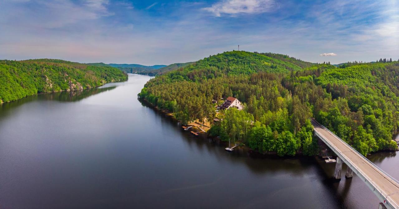 Hotel Hladina - výborné pro firemní akce Nebrich Esterno foto
