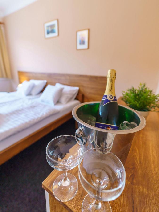 Hotel Hladina - výborné pro firemní akce Nebrich Esterno foto